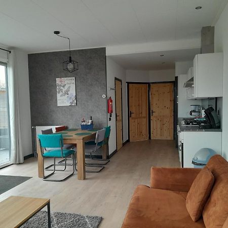 Luxe 5 Persoons Bungalow Op Rustig Vakantiepark Nabij Leeuwarden Dronrijp Eksteriør bilde