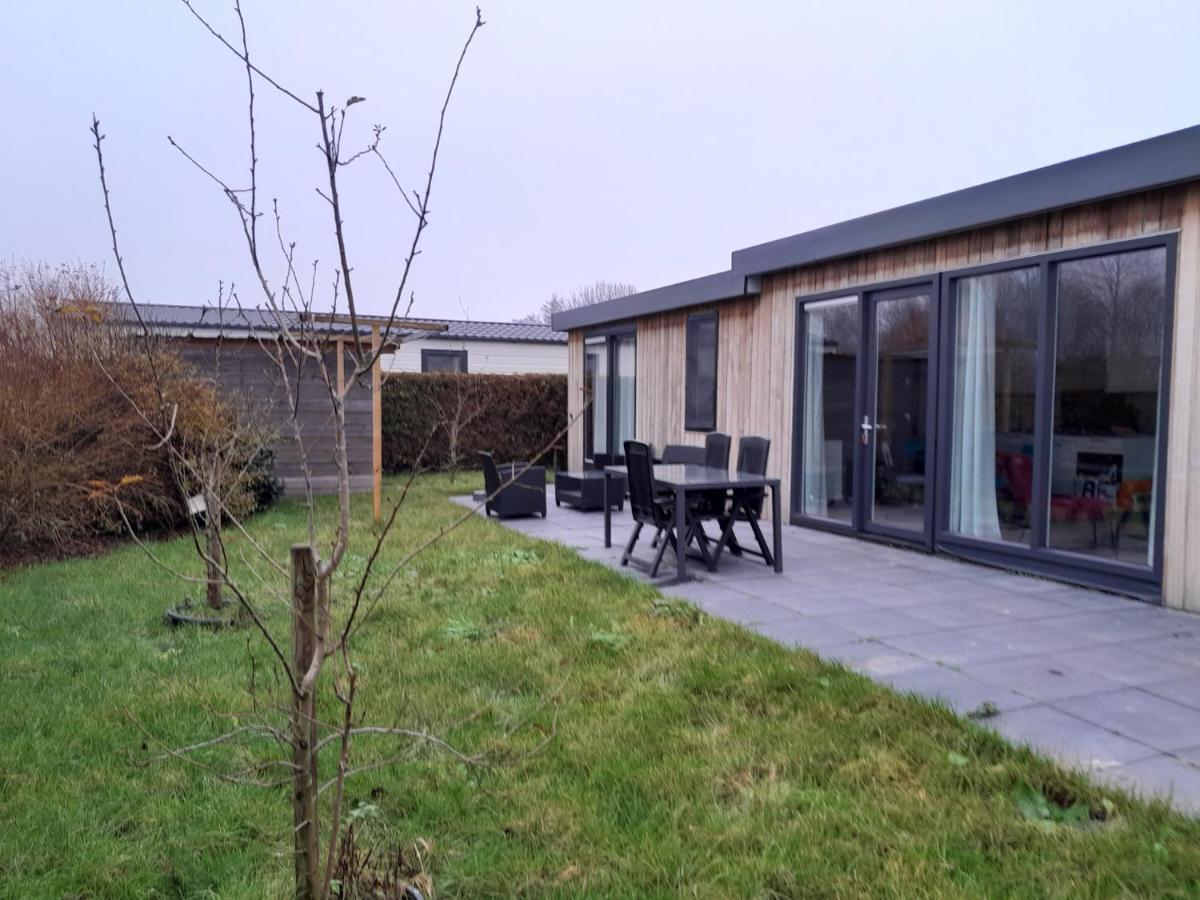 Luxe 5 Persoons Bungalow Op Rustig Vakantiepark Nabij Leeuwarden Dronrijp Eksteriør bilde