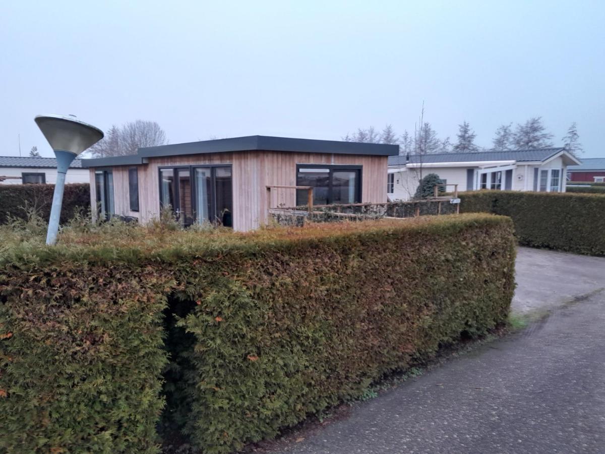 Luxe 5 Persoons Bungalow Op Rustig Vakantiepark Nabij Leeuwarden Dronrijp Eksteriør bilde