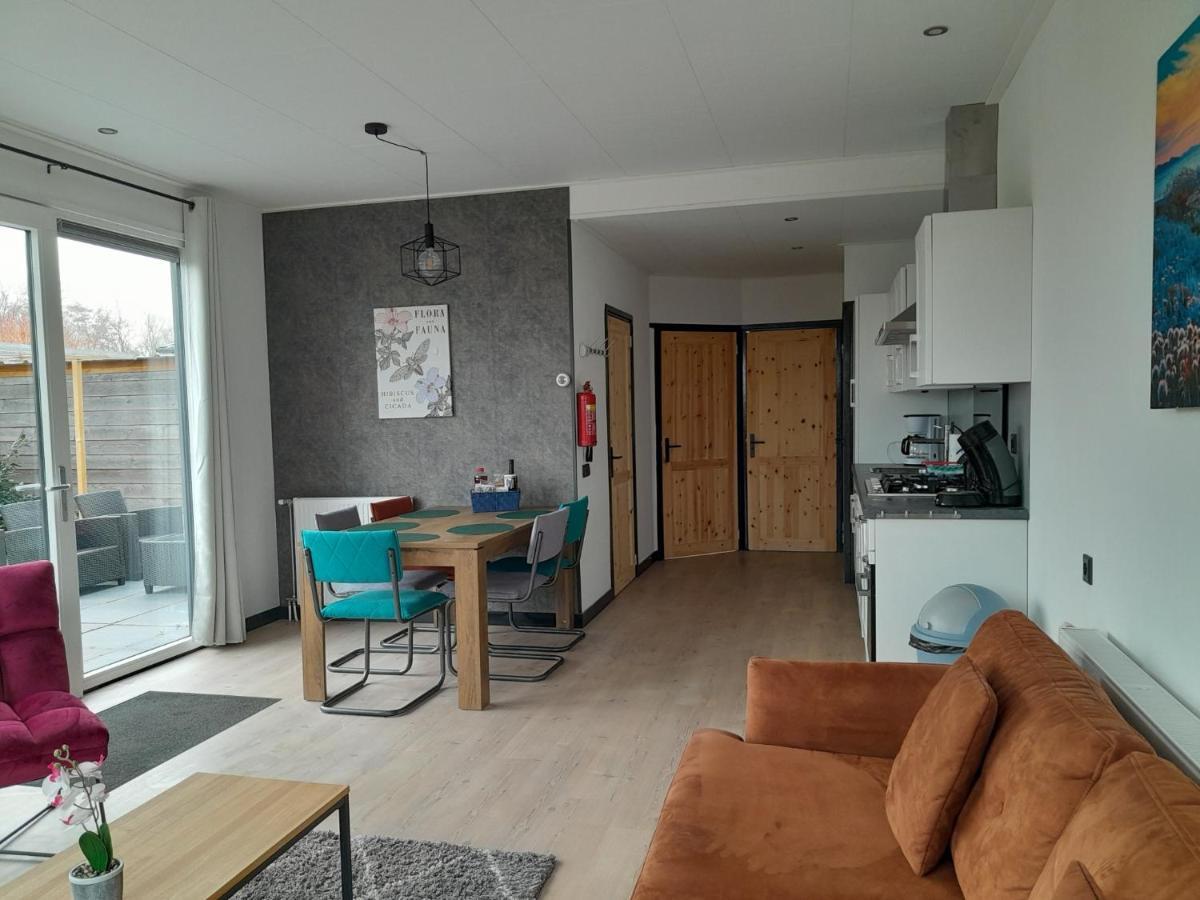 Luxe 5 Persoons Bungalow Op Rustig Vakantiepark Nabij Leeuwarden Dronrijp Eksteriør bilde