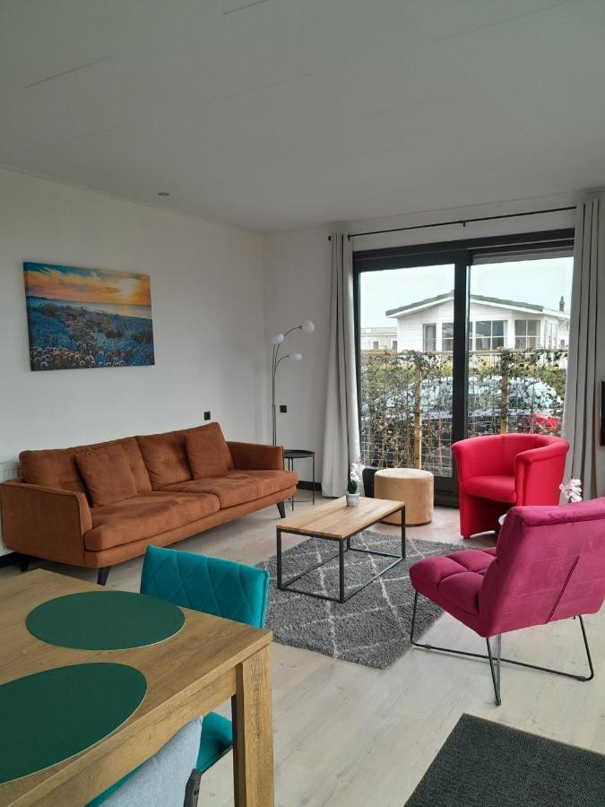 Luxe 5 Persoons Bungalow Op Rustig Vakantiepark Nabij Leeuwarden Dronrijp Eksteriør bilde