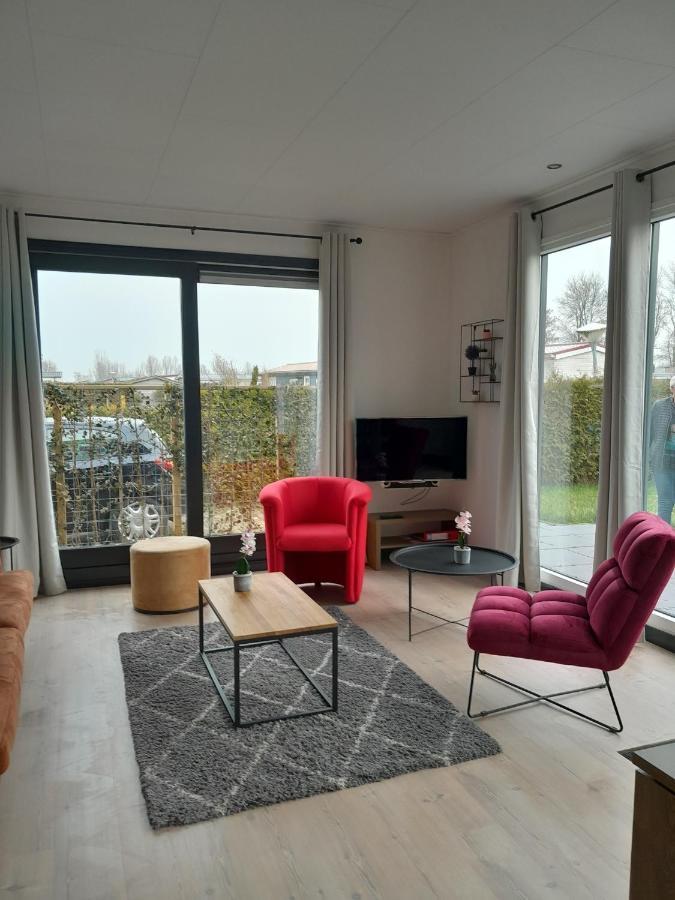 Luxe 5 Persoons Bungalow Op Rustig Vakantiepark Nabij Leeuwarden Dronrijp Eksteriør bilde